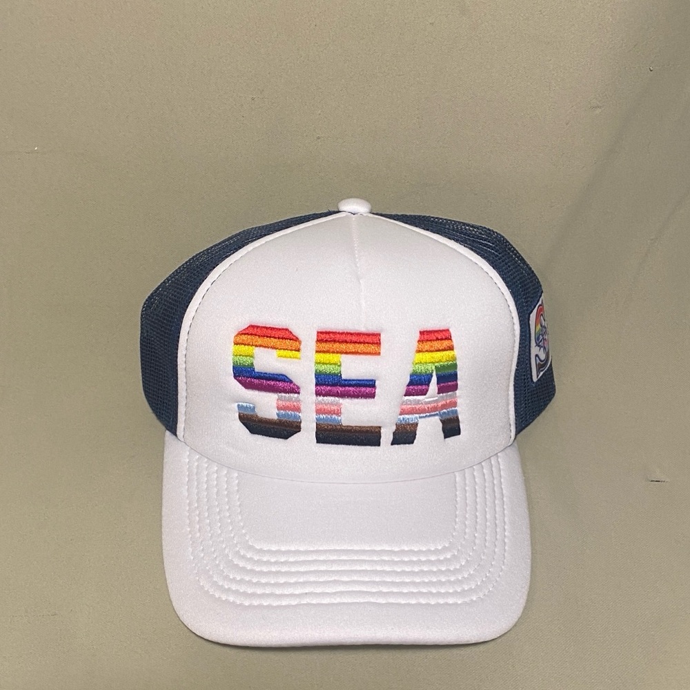 Seattle Mariners ‘2024 Pride Day Rainbow Trucker Hat O/S
